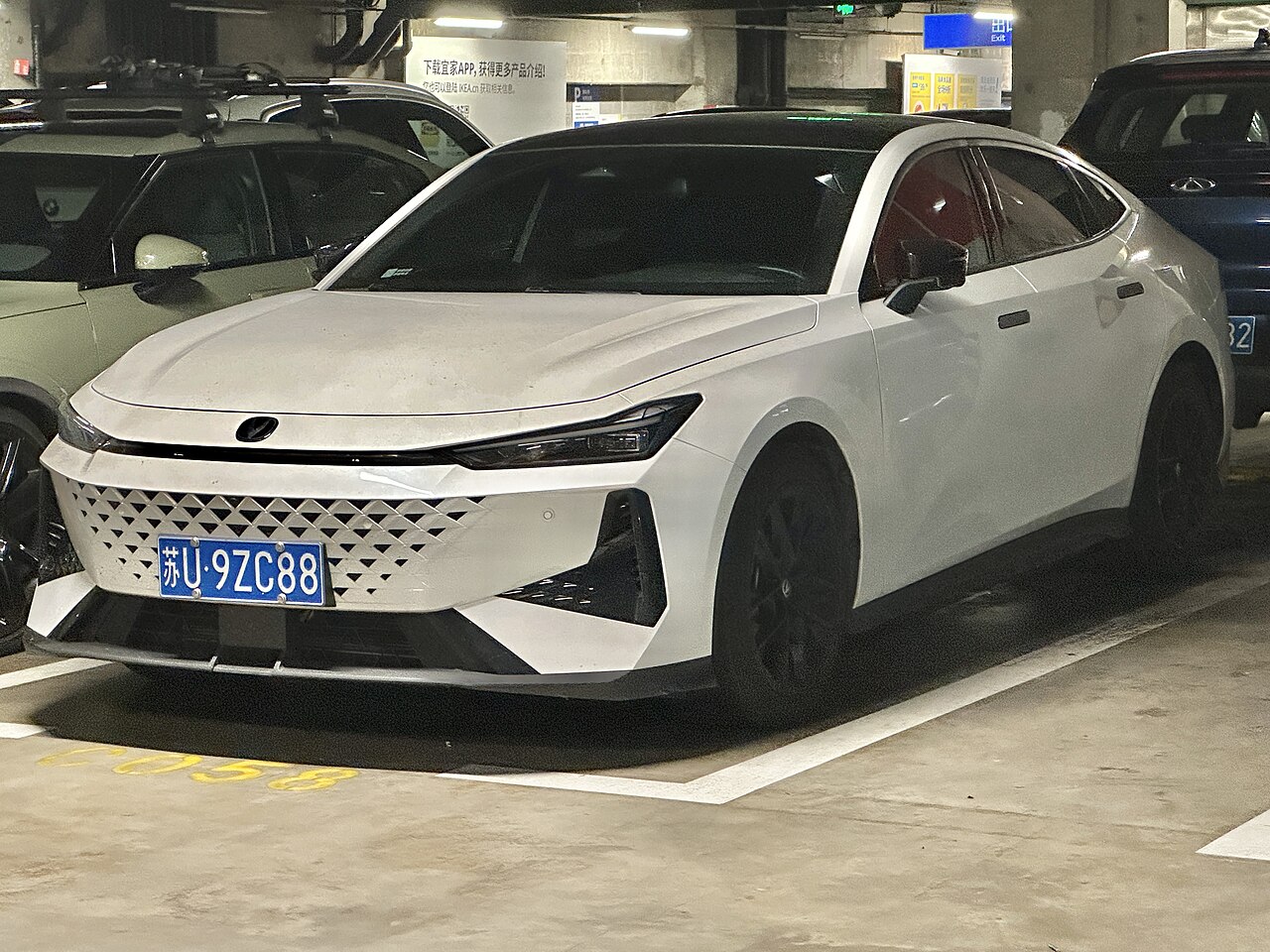Changan UNI-V 2,0 Automatgear (245 hk)