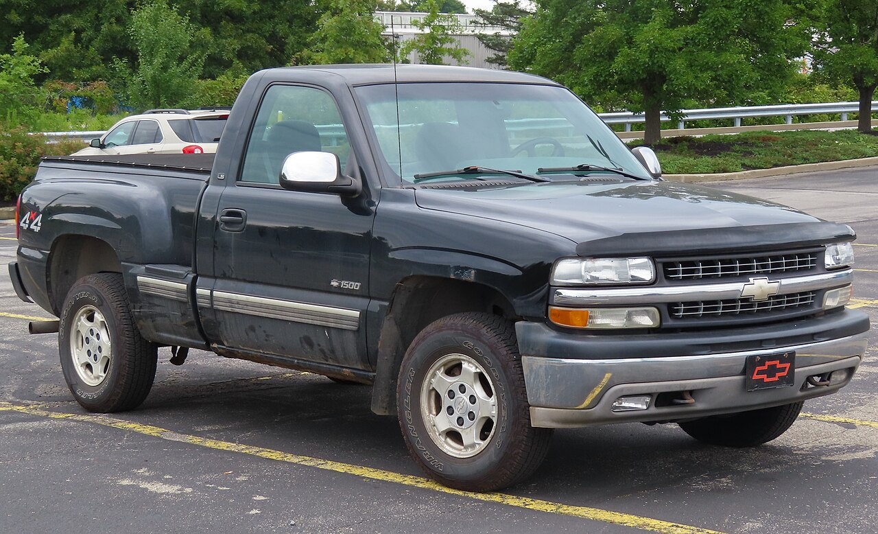 Chevrolet Silverado 8.1 6MT 4WD LWB 3500 (325 hp)