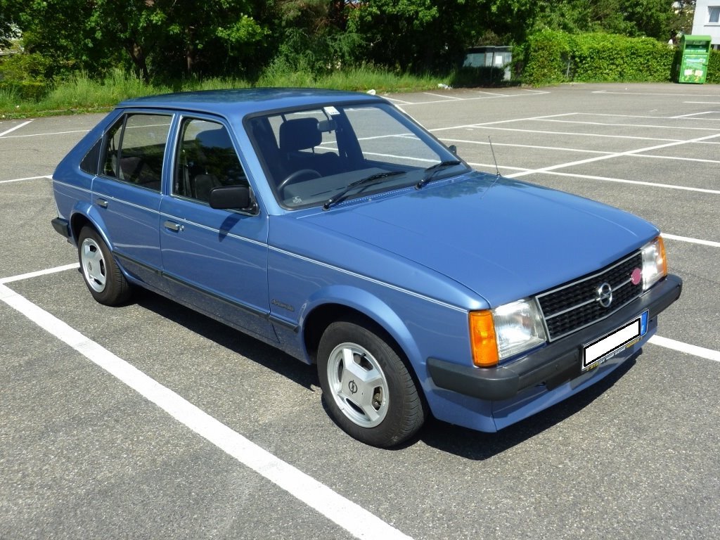 Opel Kadett 1.6 5MT (82 hp)